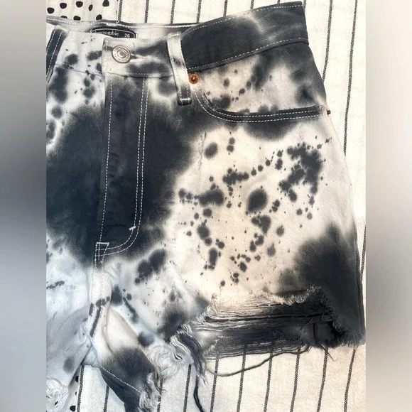 Abercrombie & Fitch GREY BLEACHED ANNIE HIGH RISE SHORT Size 26 / 2 - Picture 4 of 7